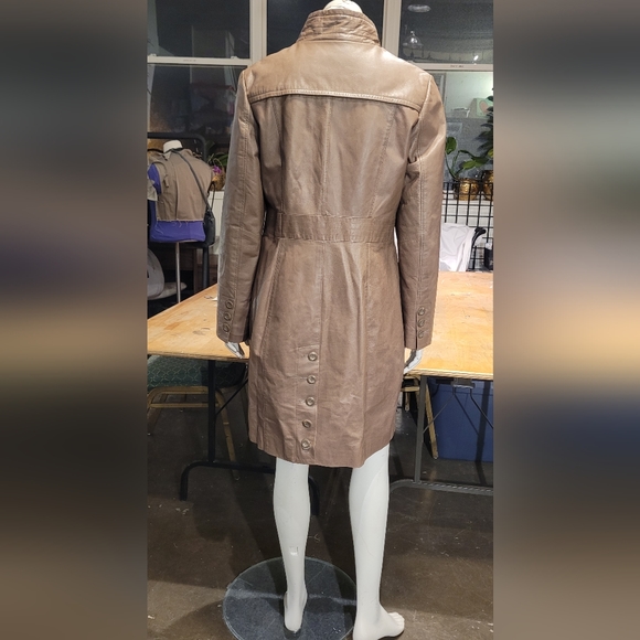 Danier taupe leather coat with under jacket liner size M like new - Picture 3 of 14